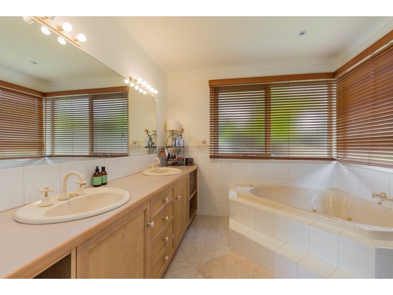 31 Challambra Crescent, Highton VIC 3216