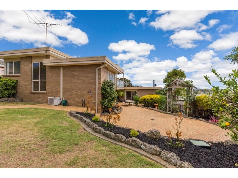 31 Challambra Crescent, Highton VIC 3216