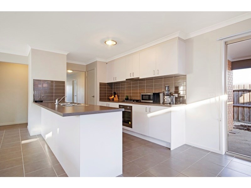 28 Sugargum Drive, Waurn Ponds VIC 3216