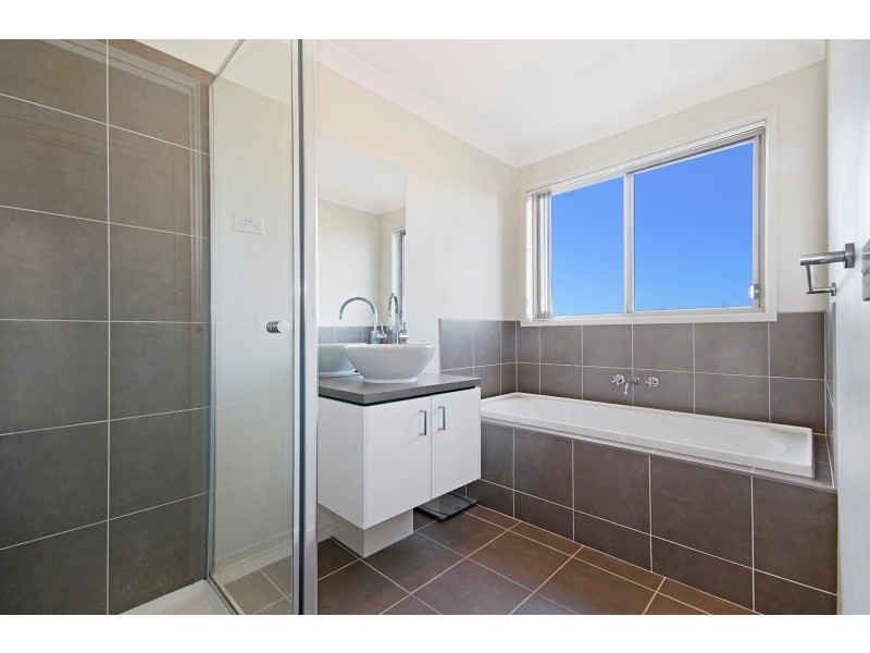 28 Sugargum Drive, Waurn Ponds VIC 3216