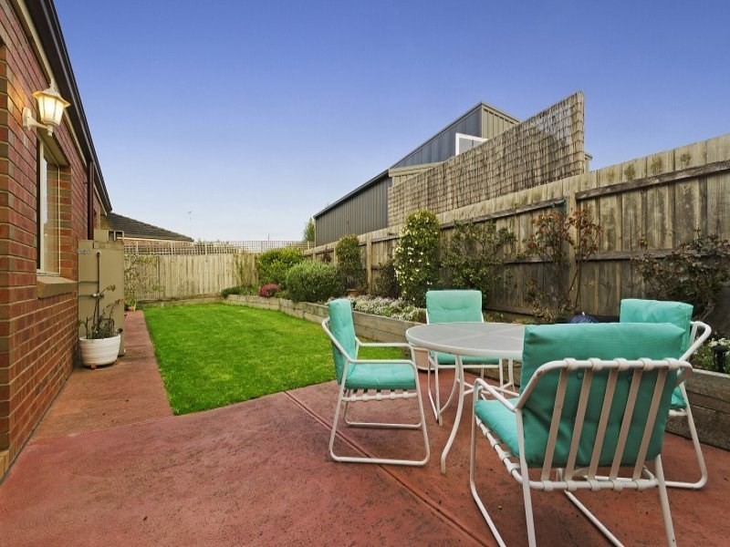 77 Meadowvale Drive, Grovedale VIC 3216