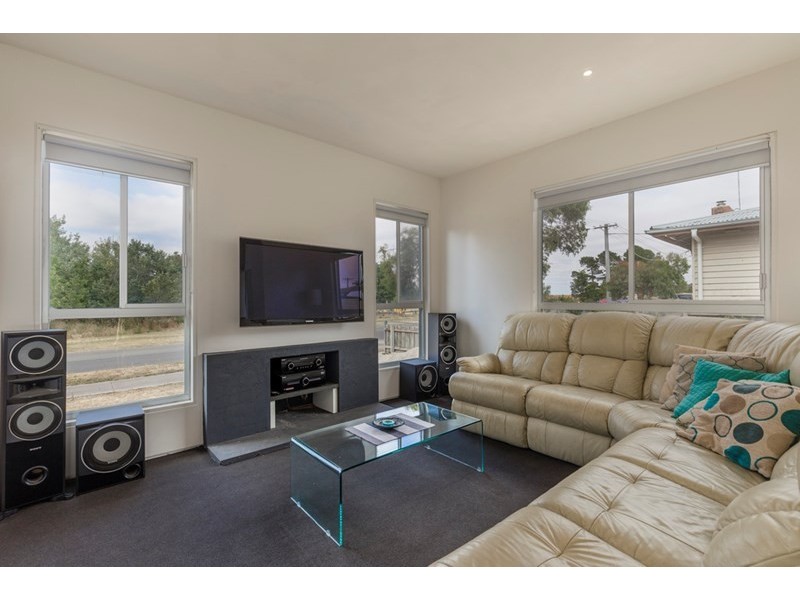 11 Dwyer Street, Winchelsea VIC 3241