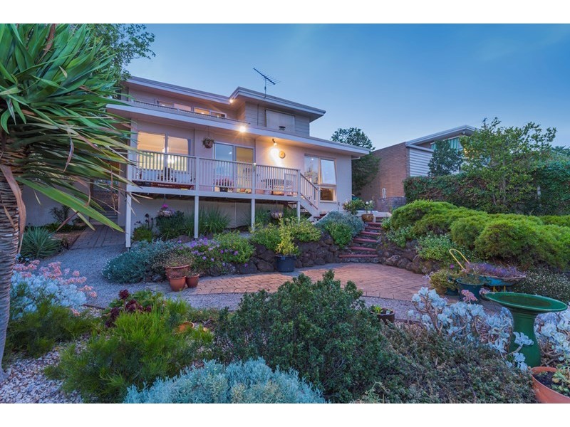 32 Challambra Cresent, Highton VIC 3216