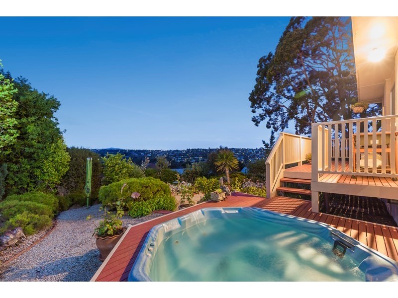 32 Challambra Cresent, Highton VIC 3216