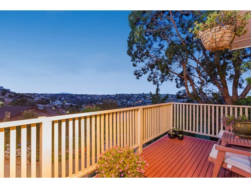 32 Challambra Cresent, Highton VIC 3216