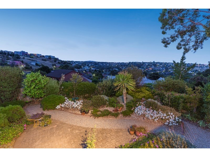 32 Challambra Cresent, Highton VIC 3216