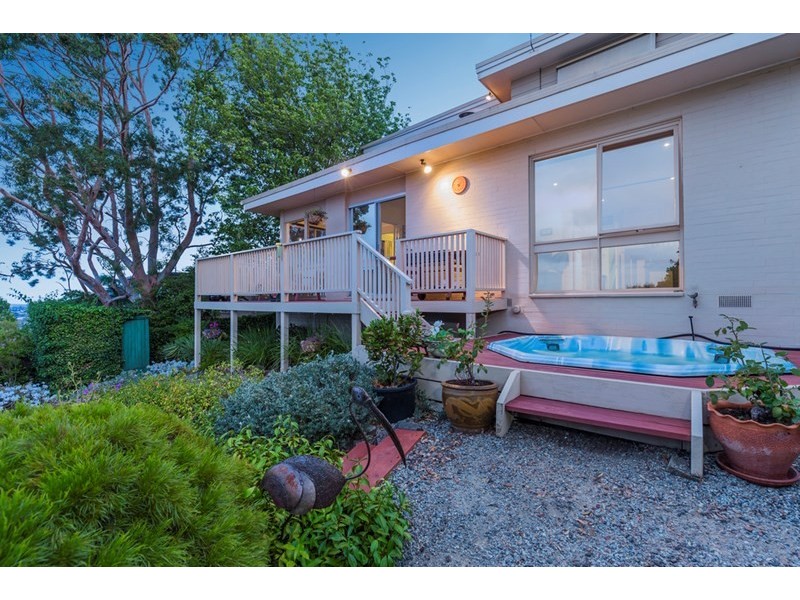 32 Challambra Cresent, Highton VIC 3216