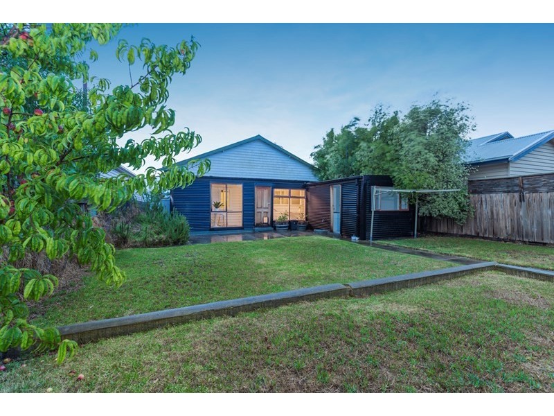 18 Crofton Street, Geelong West VIC 3218
