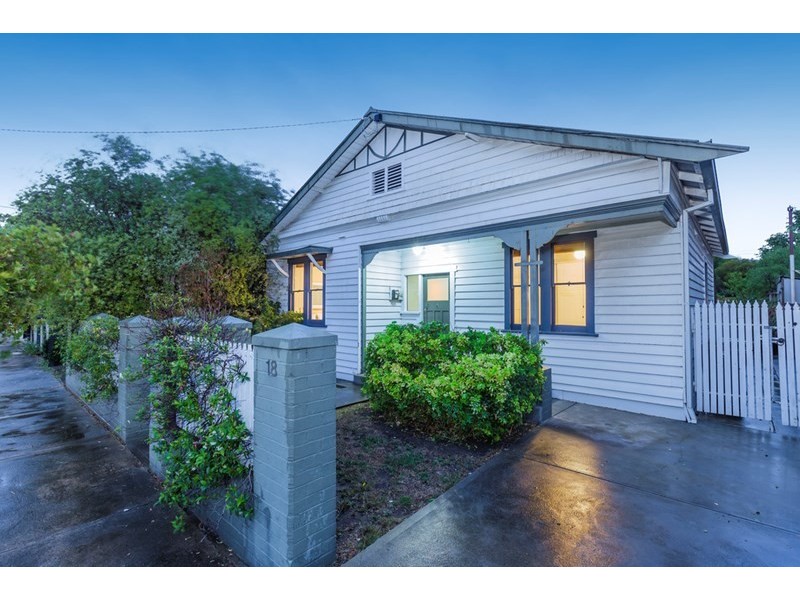 18 Crofton Street, Geelong West VIC 3218