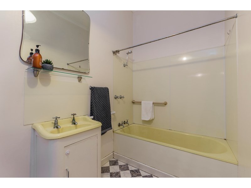 18 Crofton Street, Geelong West VIC 3218