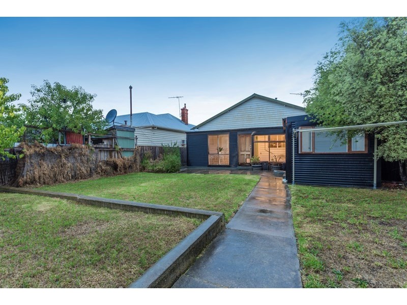 18 Crofton Street, Geelong West VIC 3218