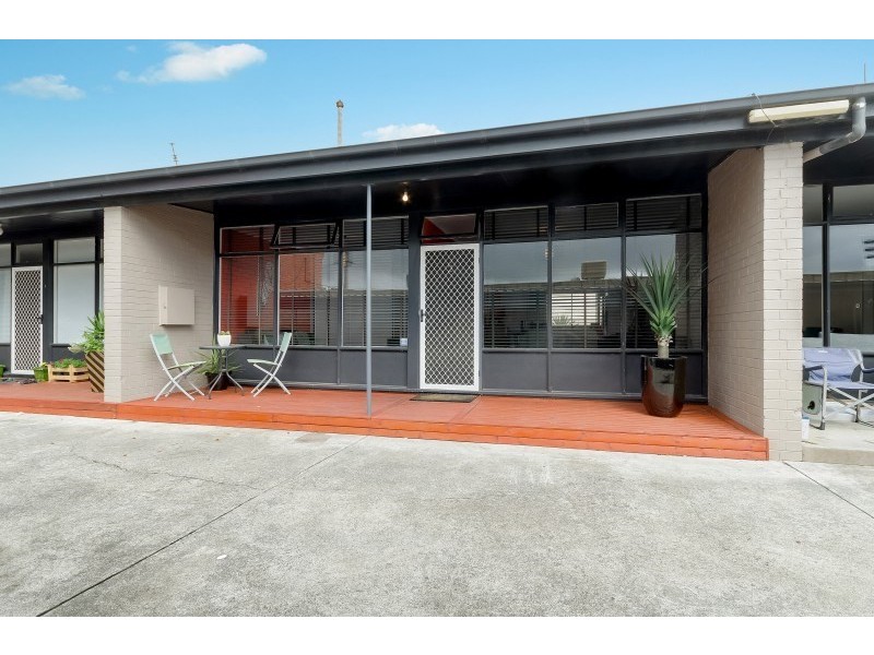 2/16-18 West Fyans Street, Newtown VIC 3220