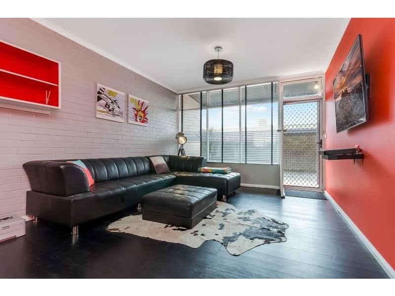 2/16-18 West Fyans Street, Newtown VIC 3220