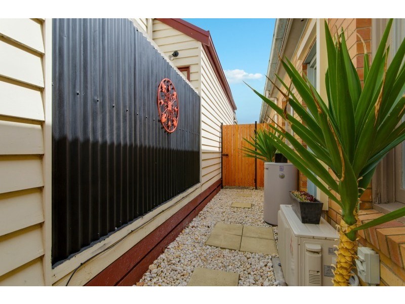 2/16-18 West Fyans Street, Newtown VIC 3220