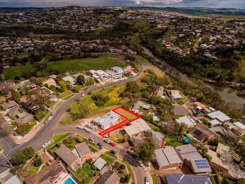 1B Chesterfield Court, Newtown VIC 3220