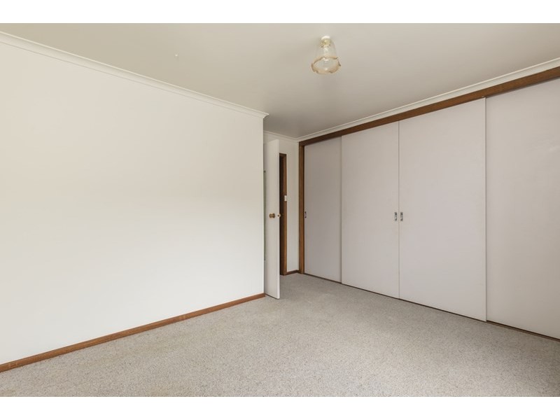 1/4 Sylvia Court, Whittington VIC 3219