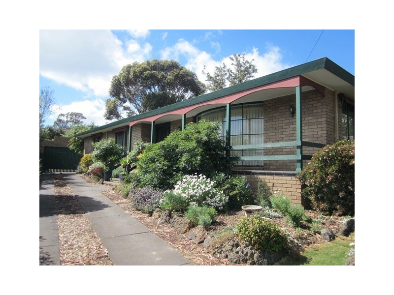 9 Cannes Court, Highton VIC 3216