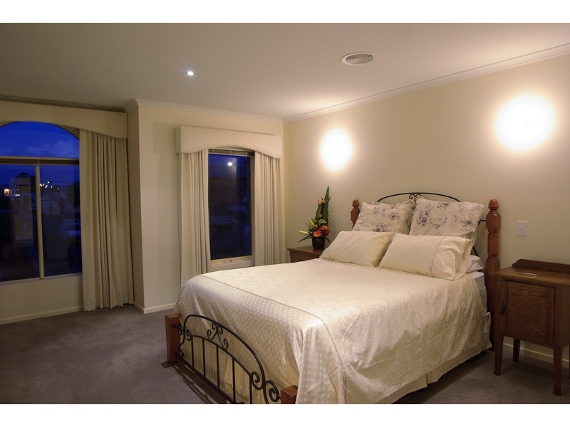 1 Bond Street, Newtown VIC 3220