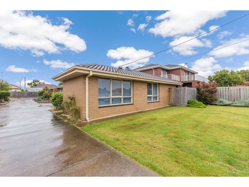 1/14 Hennessy Avenue, Herne Hill VIC 3218