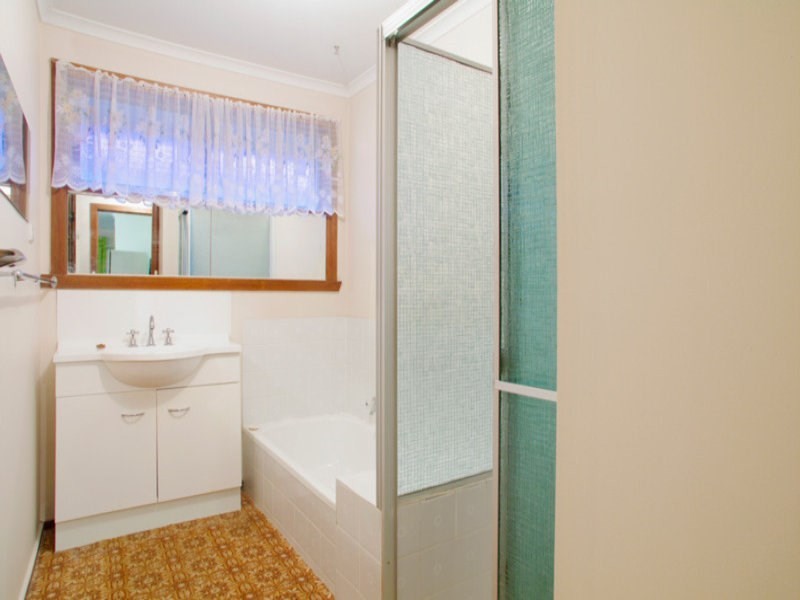 16 Mandama Avenue, Grovedale VIC 3216