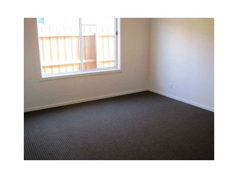 2/8 Nikola Court, Marshall VIC 3216
