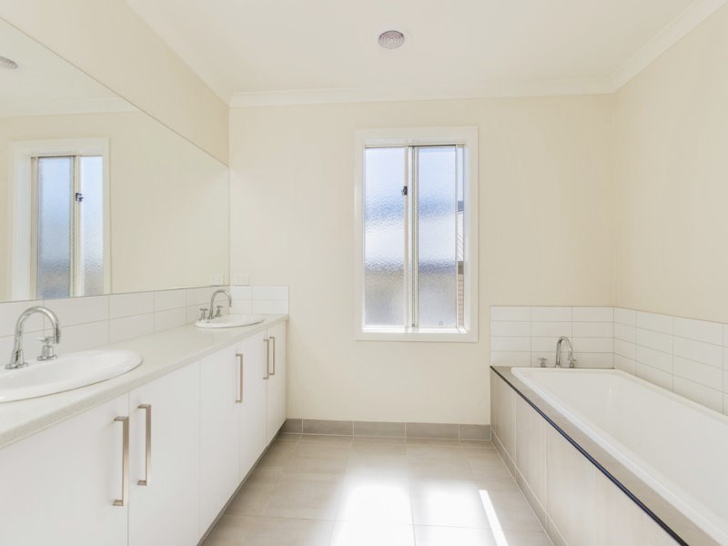 15 Eton Road, Torquay VIC 3228