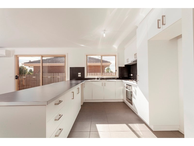 5 Burdoo Drive, Grovedale VIC 3216