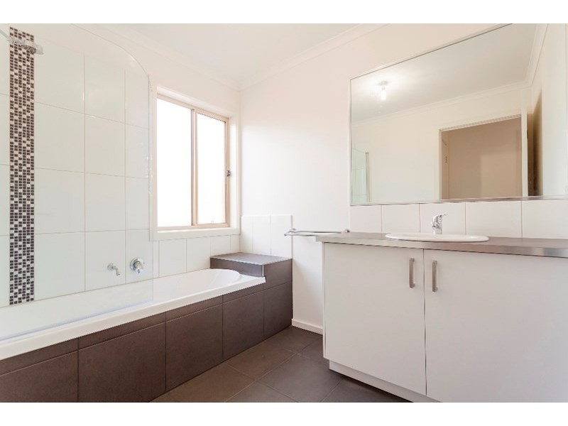 5 Burdoo Drive, Grovedale VIC 3216