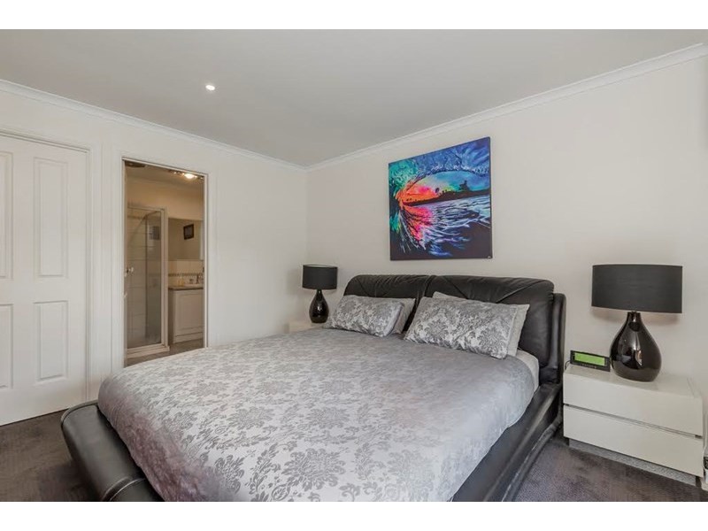 15 Rushden Close, Bell Post Hill VIC 3215