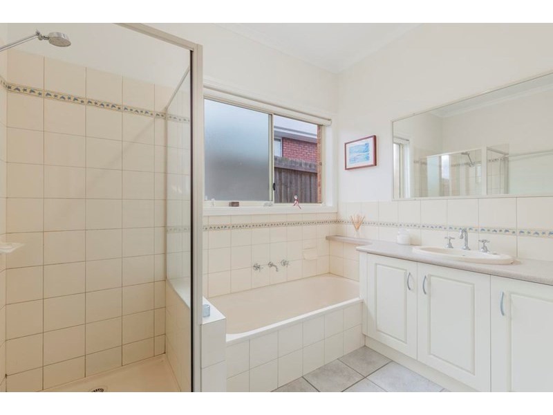 15 Rushden Close, Bell Post Hill VIC 3215