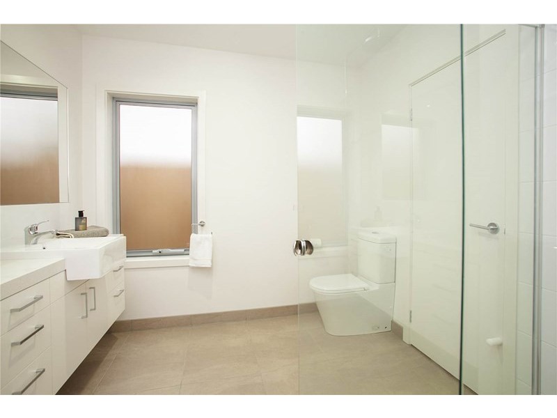 5B College Court, Newtown VIC 3220