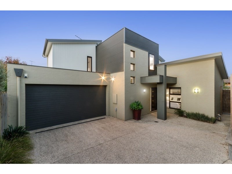 2/20 Upper Skene Street, Newtown VIC 3220