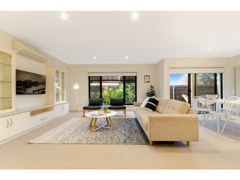 2/20 Upper Skene Street, Newtown VIC 3220