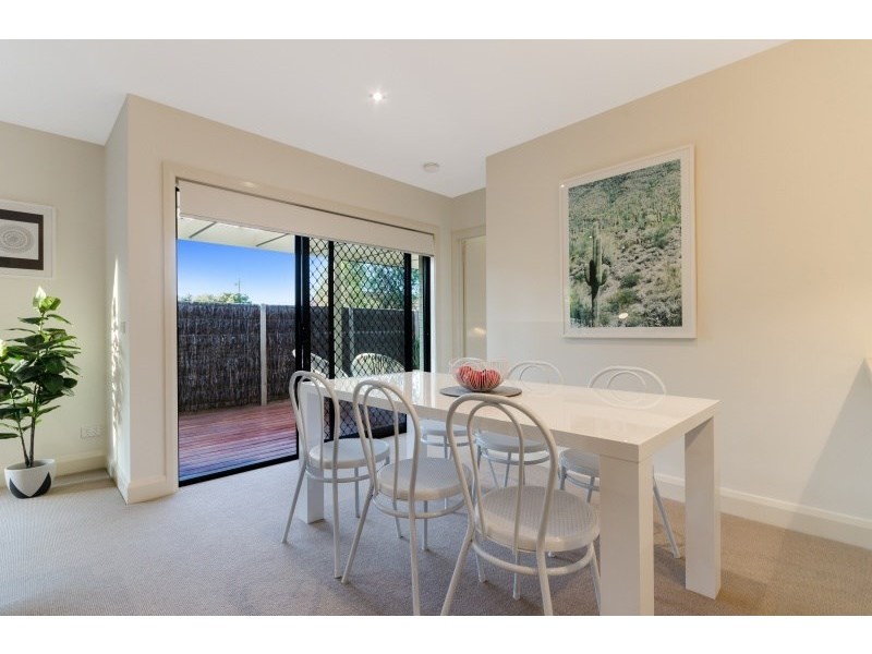 2/20 Upper Skene Street, Newtown VIC 3220