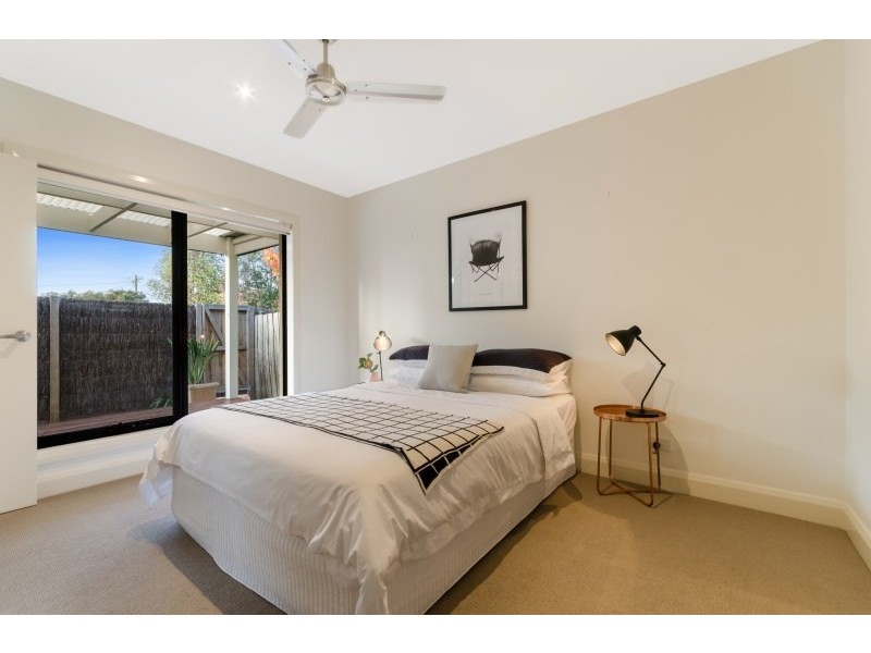 2/20 Upper Skene Street, Newtown VIC 3220