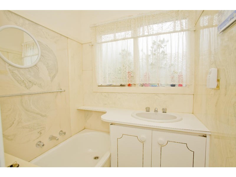 102 Robin Avenue, Norlane VIC 3214