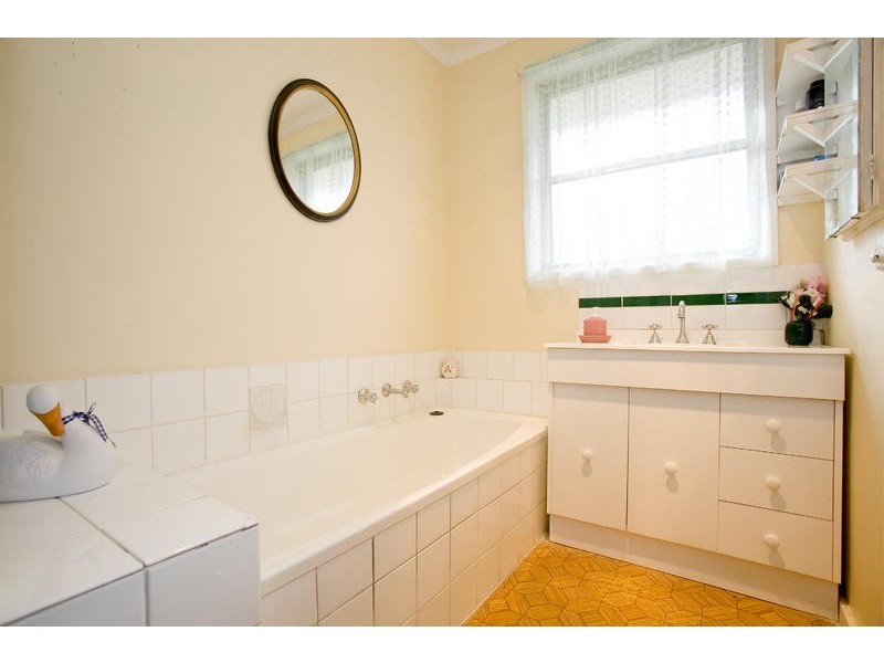 6 Ranger Court, Whittington VIC 3219