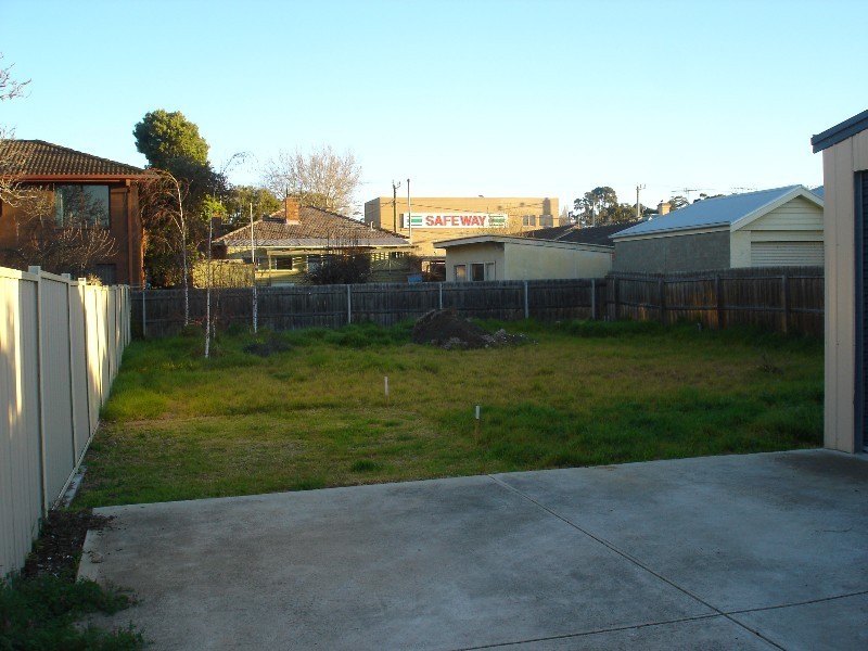 2/11 Addis Street, Geelong West VIC 3218