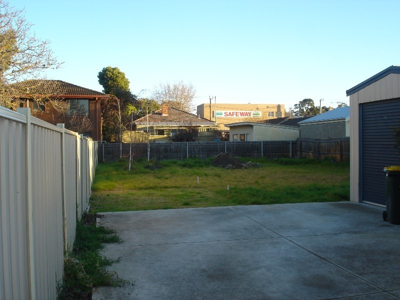 2/11 Addis Street, Geelong West VIC 3218