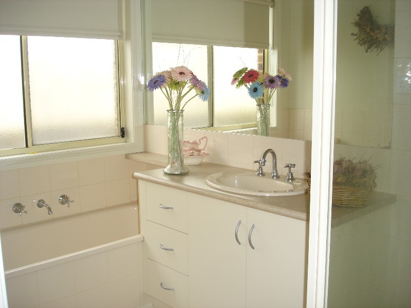 1 Shire Court, Highton VIC 3216