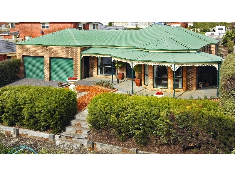 34 Monterey Drive, Waurn Ponds VIC 3216