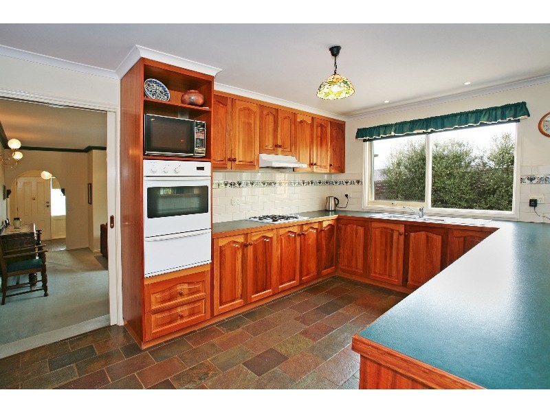 34 Monterey Drive, Waurn Ponds VIC 3216