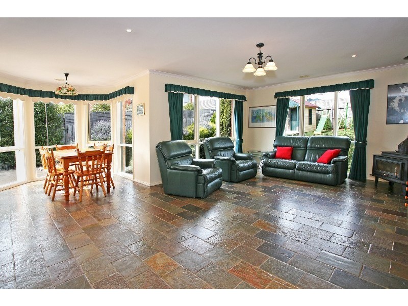 34 Monterey Drive, Waurn Ponds VIC 3216