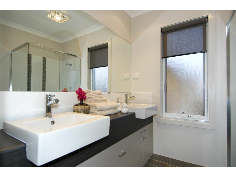 33 Morrow Crescent, Leopold VIC 3224