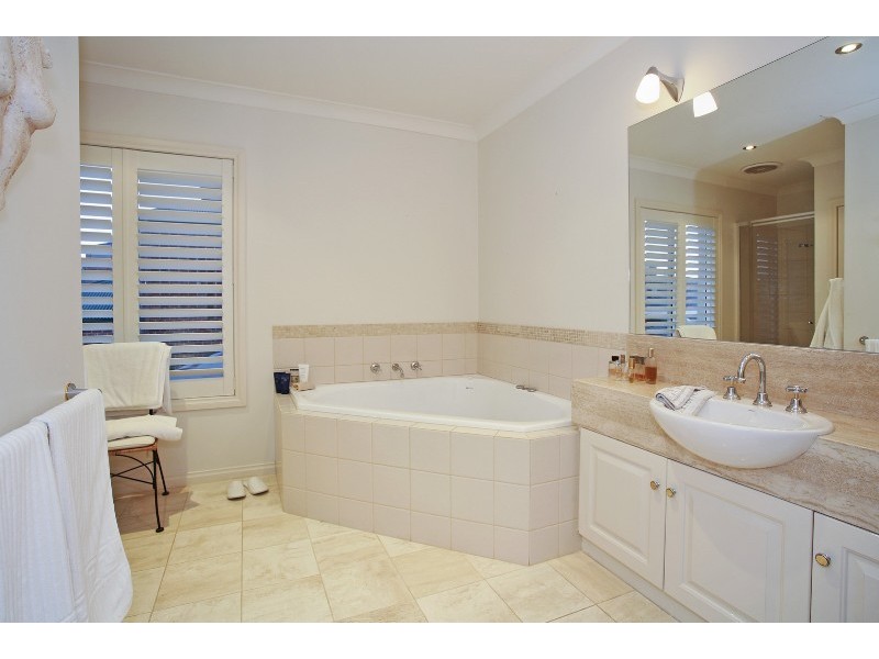 6 Palmerston Place, Highton VIC 3216