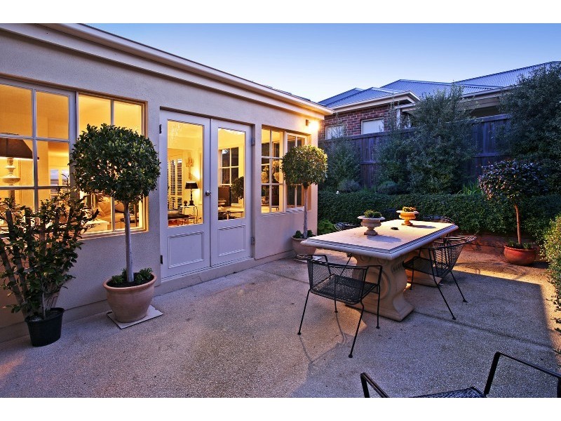 6 Palmerston Place, Highton VIC 3216