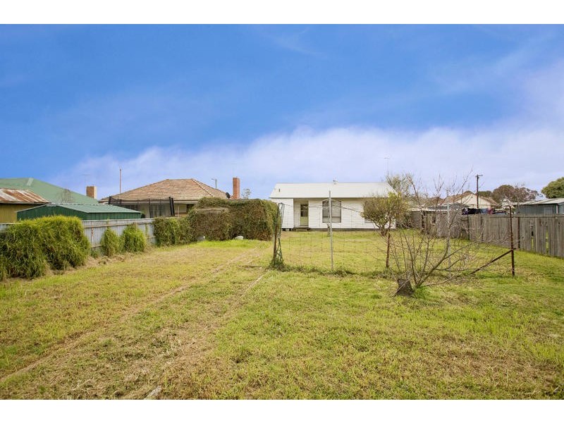 2 Warren Street, East Geelong VIC 3219