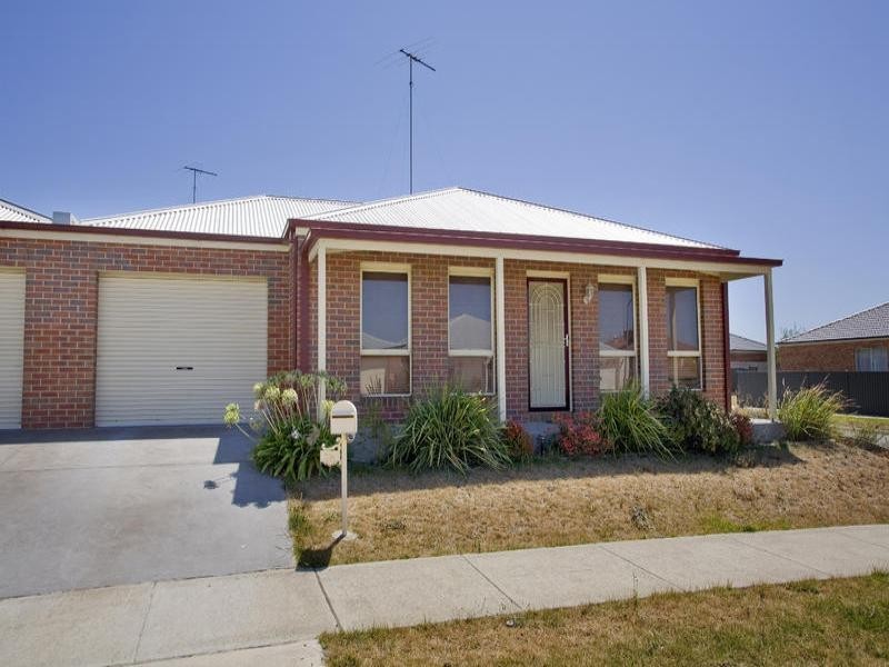25a Paratone Crescent, St Albans Park VIC 3219