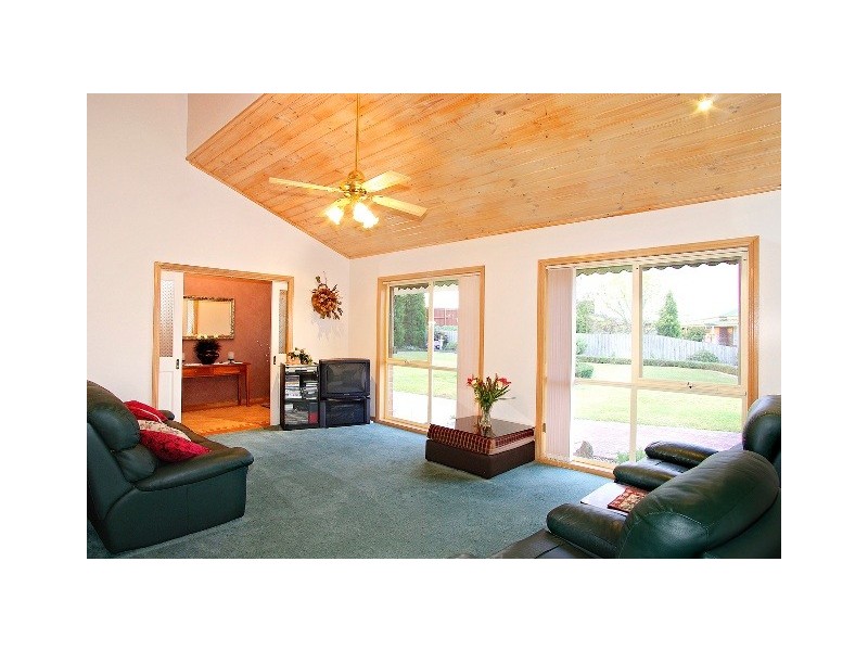 6 Silvan Court, Lovely Banks VIC 3221