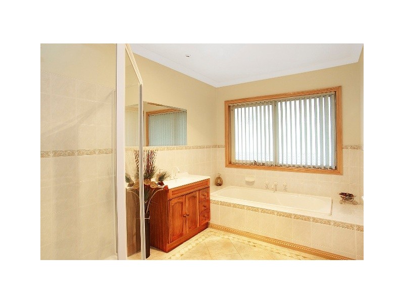 6 Silvan Court, Lovely Banks VIC 3221